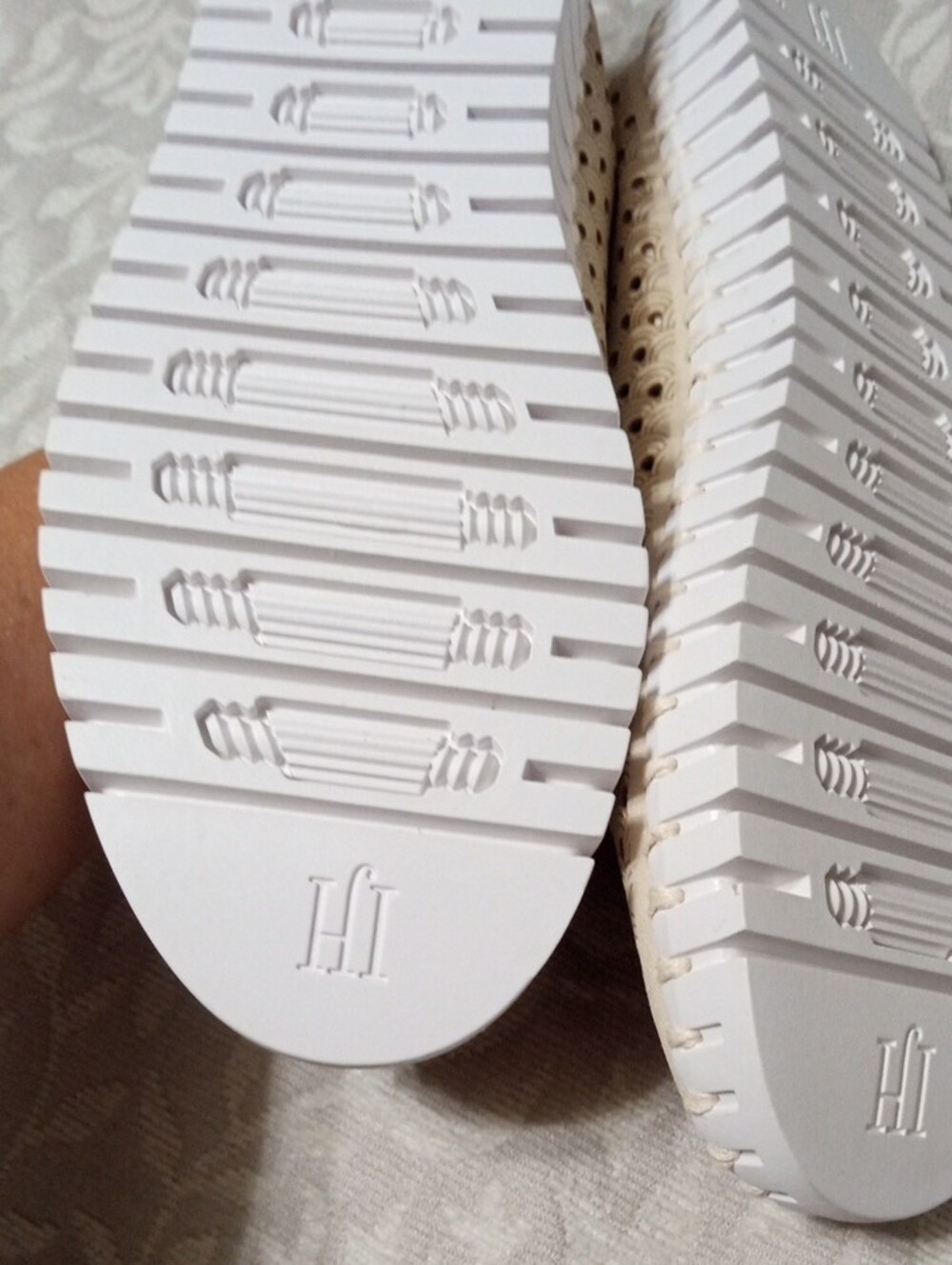 Ilse Jacobsen Cream Laser-Cut Slip-On Mules - Picture 2 of 3